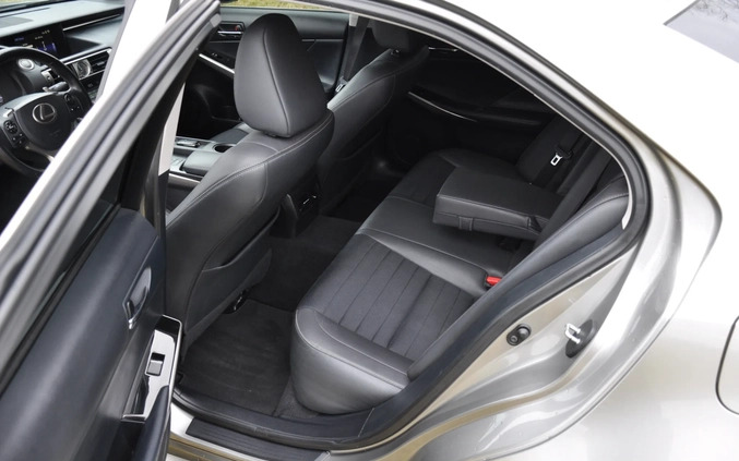 Lexus IS cena 76260 przebieg: 140000, rok produkcji 2015 z Mława małe 232